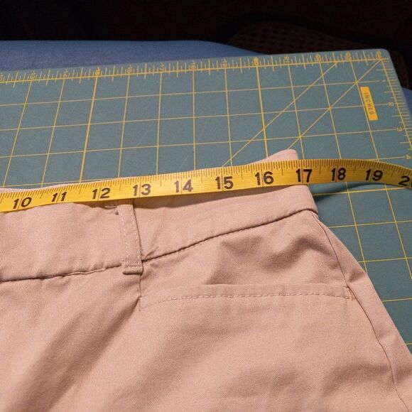 Gloria Vanderbilt Shorts - Picture 2 of 5